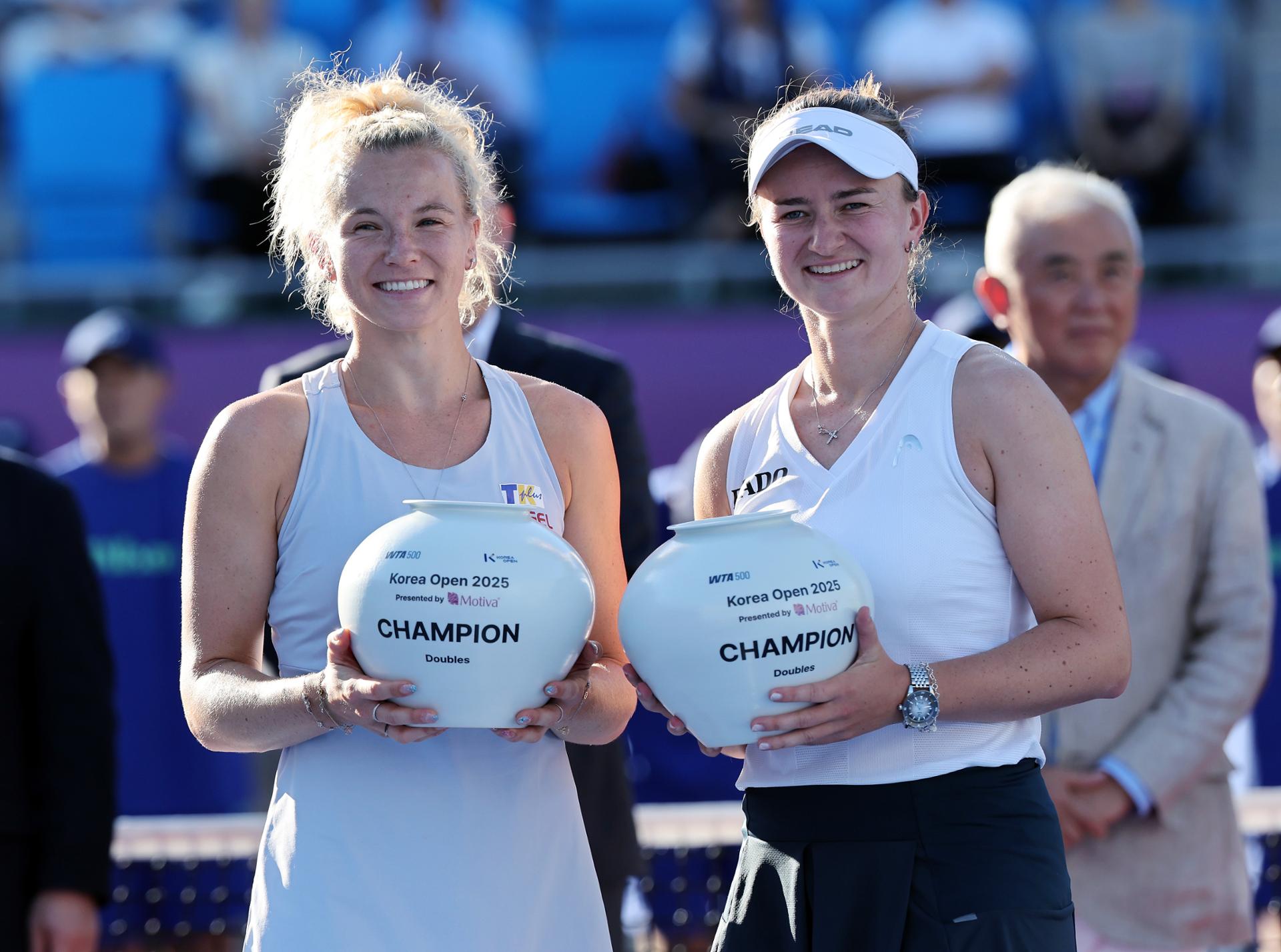 Krejcikova, Siniakova win WTA doubles title in Seoul - The Korea Times